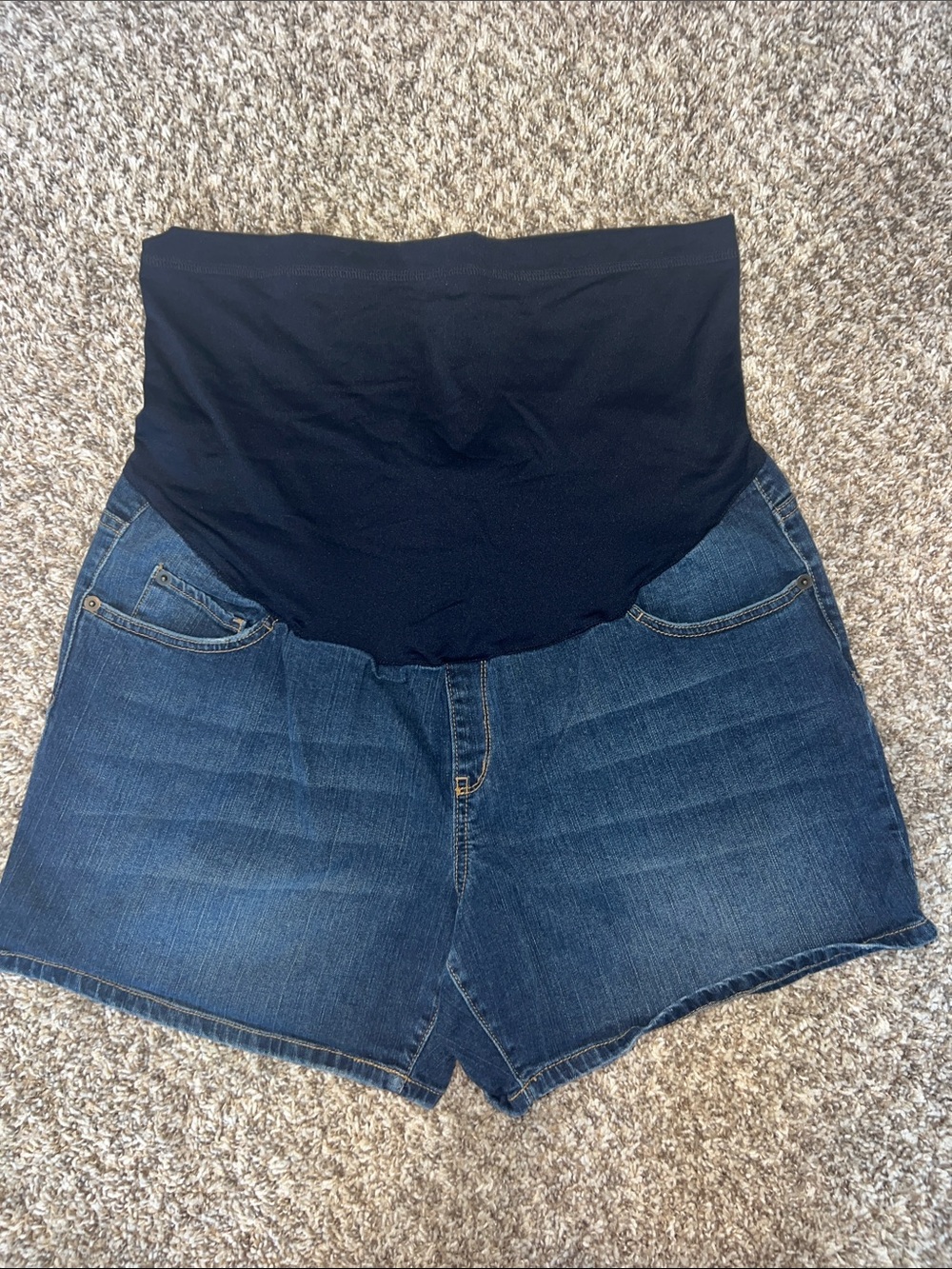 Liz Lange Maternity Denim Shorts with Stretch Waistband Size LARGE